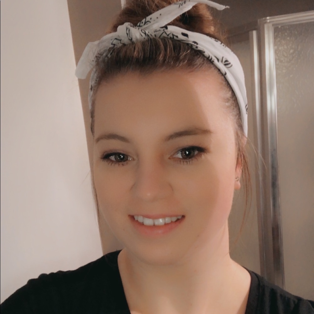 Meet your Posher, Kayla